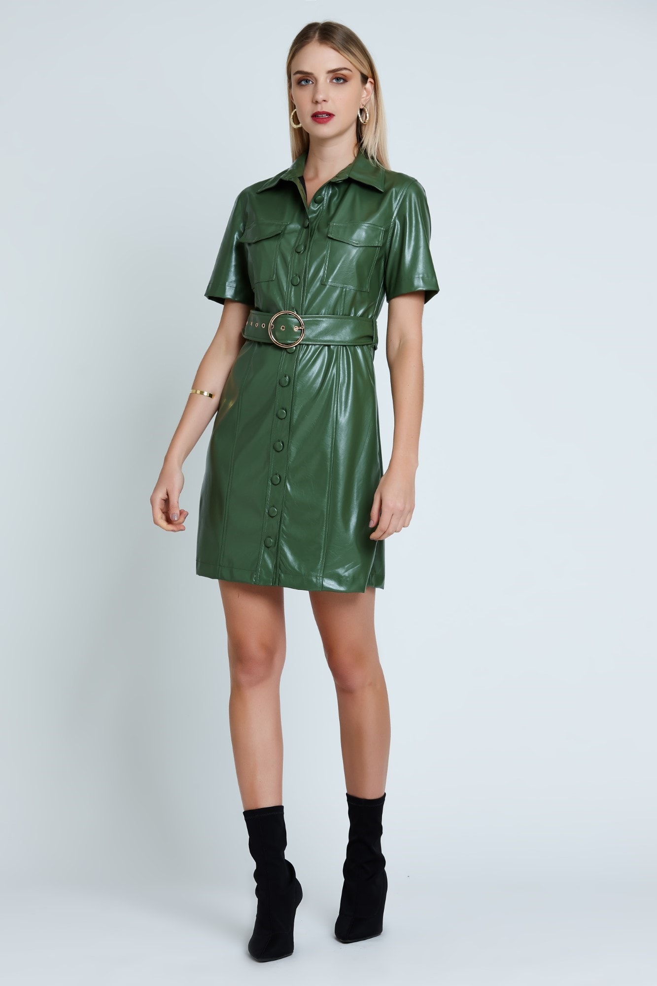 vestido curto couro fake
